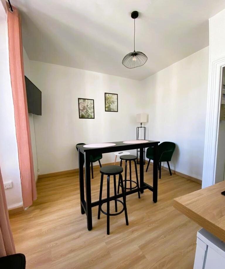 Au Coeur De Ville Laval  Bilik gambar